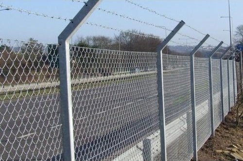 Premium Chain Link Fencing Service in Dubai – Chain Link Fencing